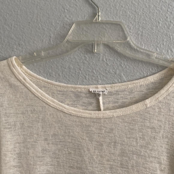 Cute top w/embroidered sleeves - Picture 3 of 9